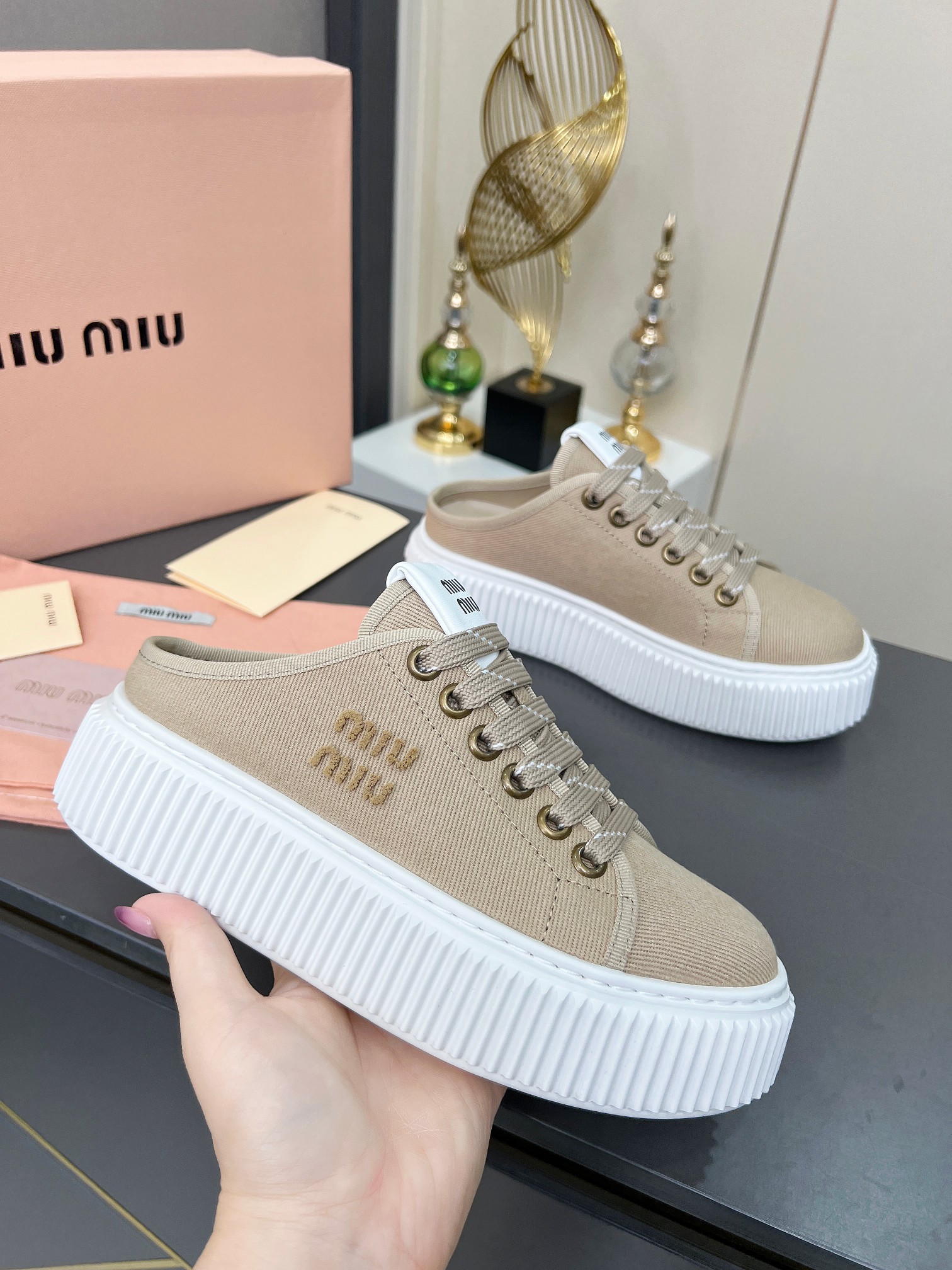 2025春夏時尚新品，厚底輕便增高小白鞋