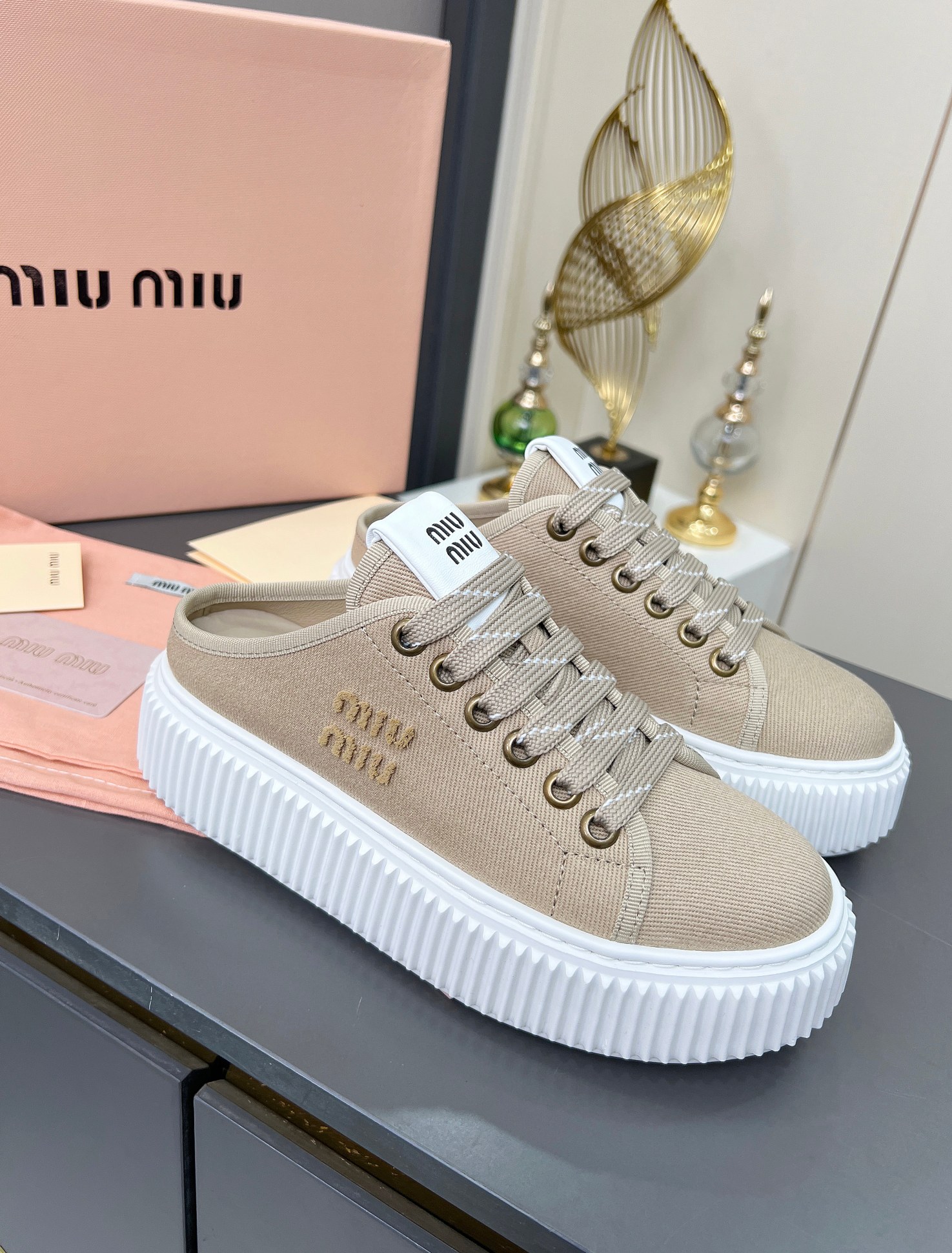 2025春夏時尚新品，厚底輕便增高小白鞋