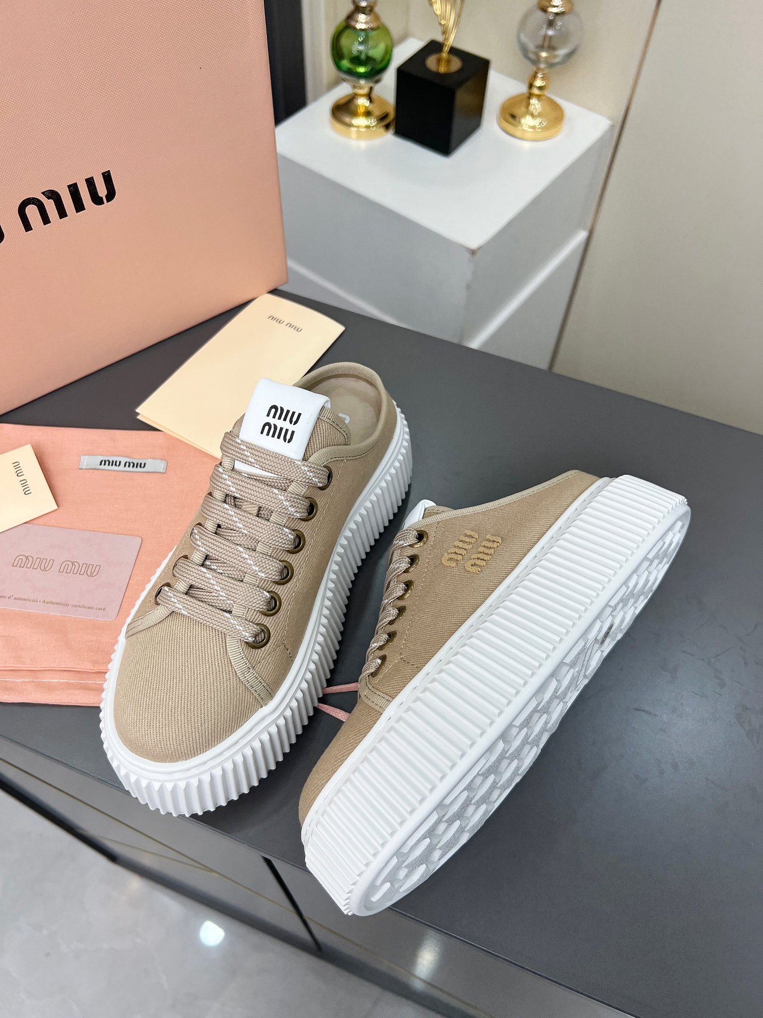 2025春夏時尚新品，厚底輕便增高小白鞋