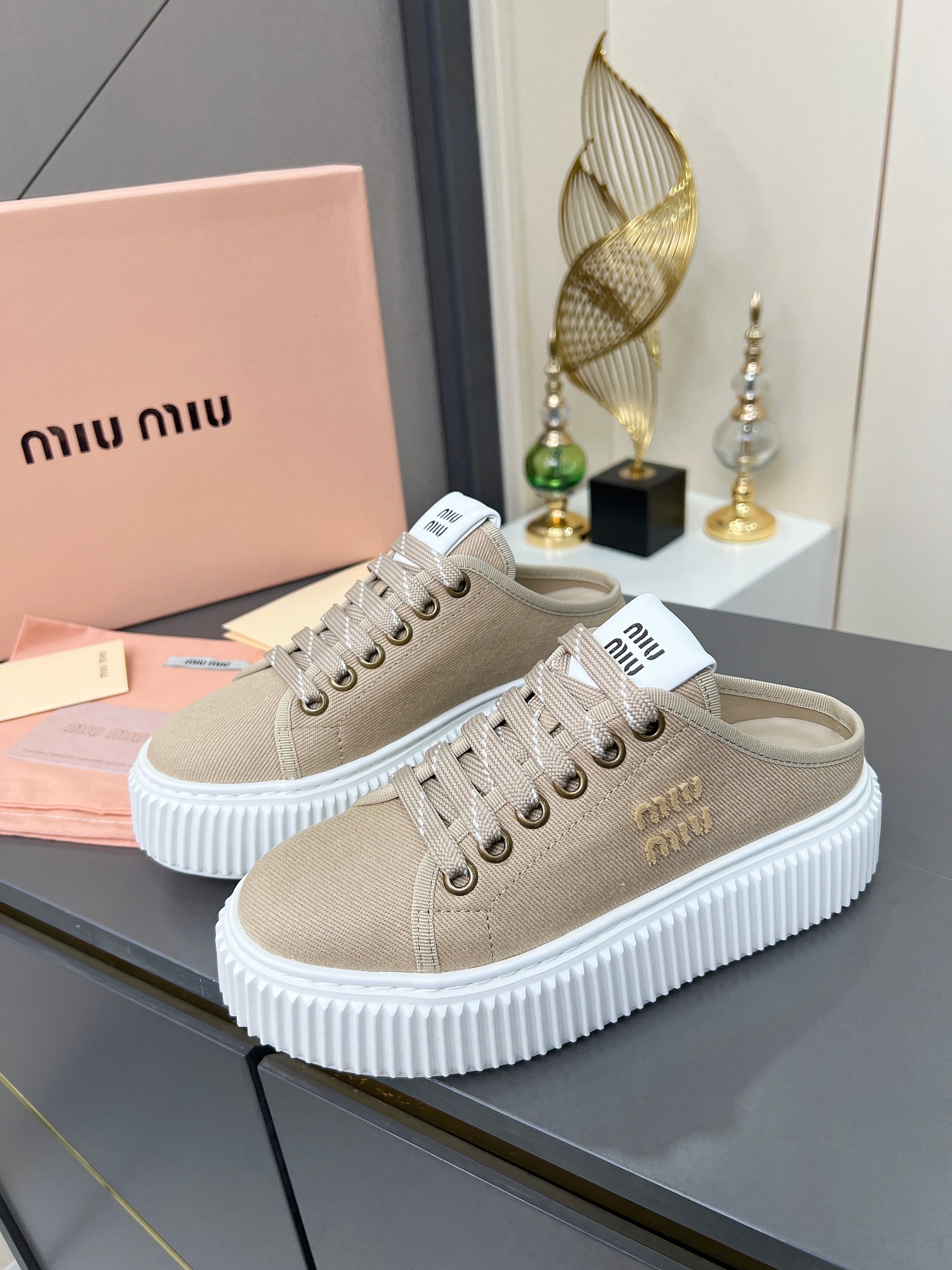 2025春夏時尚新品，厚底輕便增高小白鞋