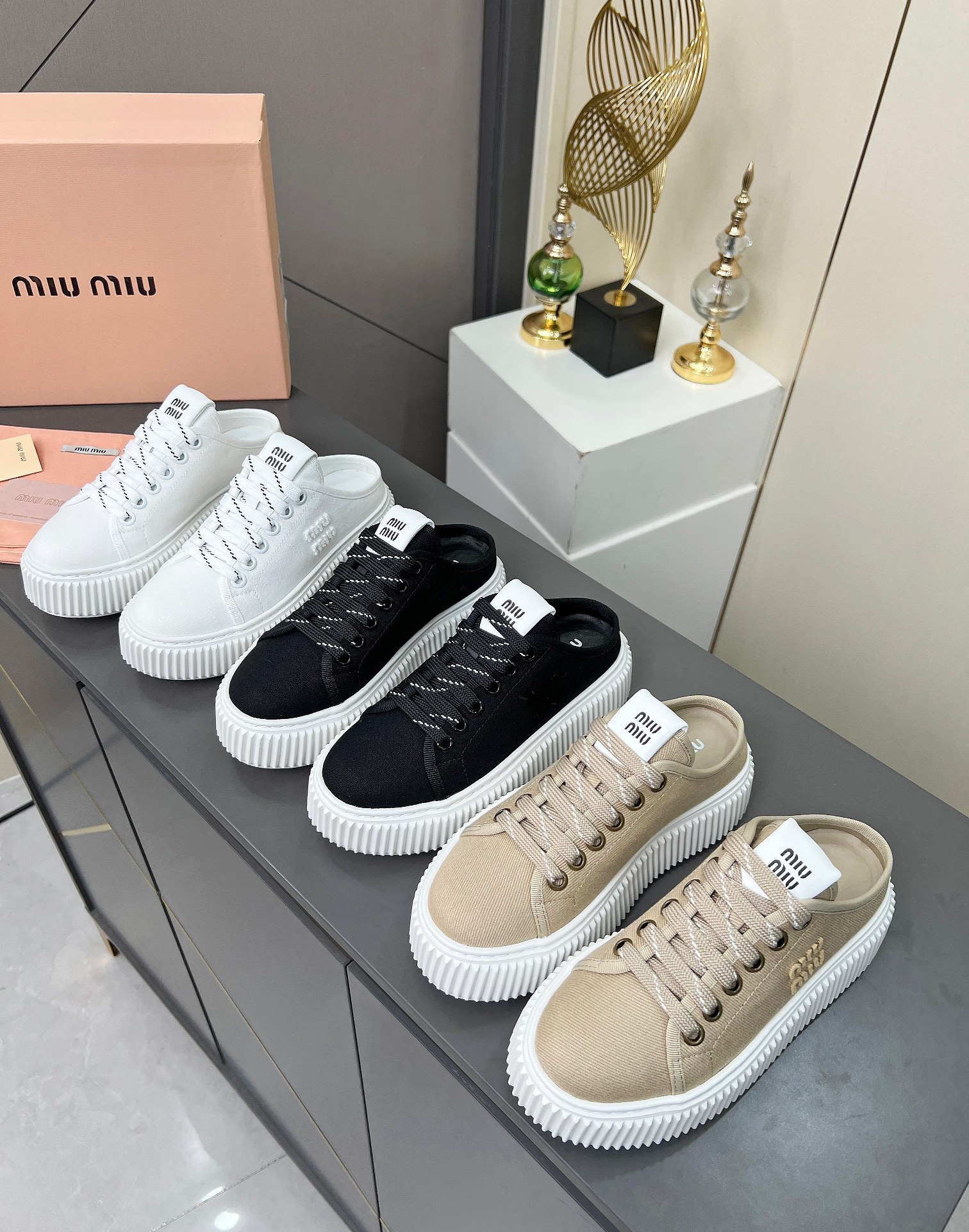 2025春夏時尚新品，厚底輕便增高小白鞋