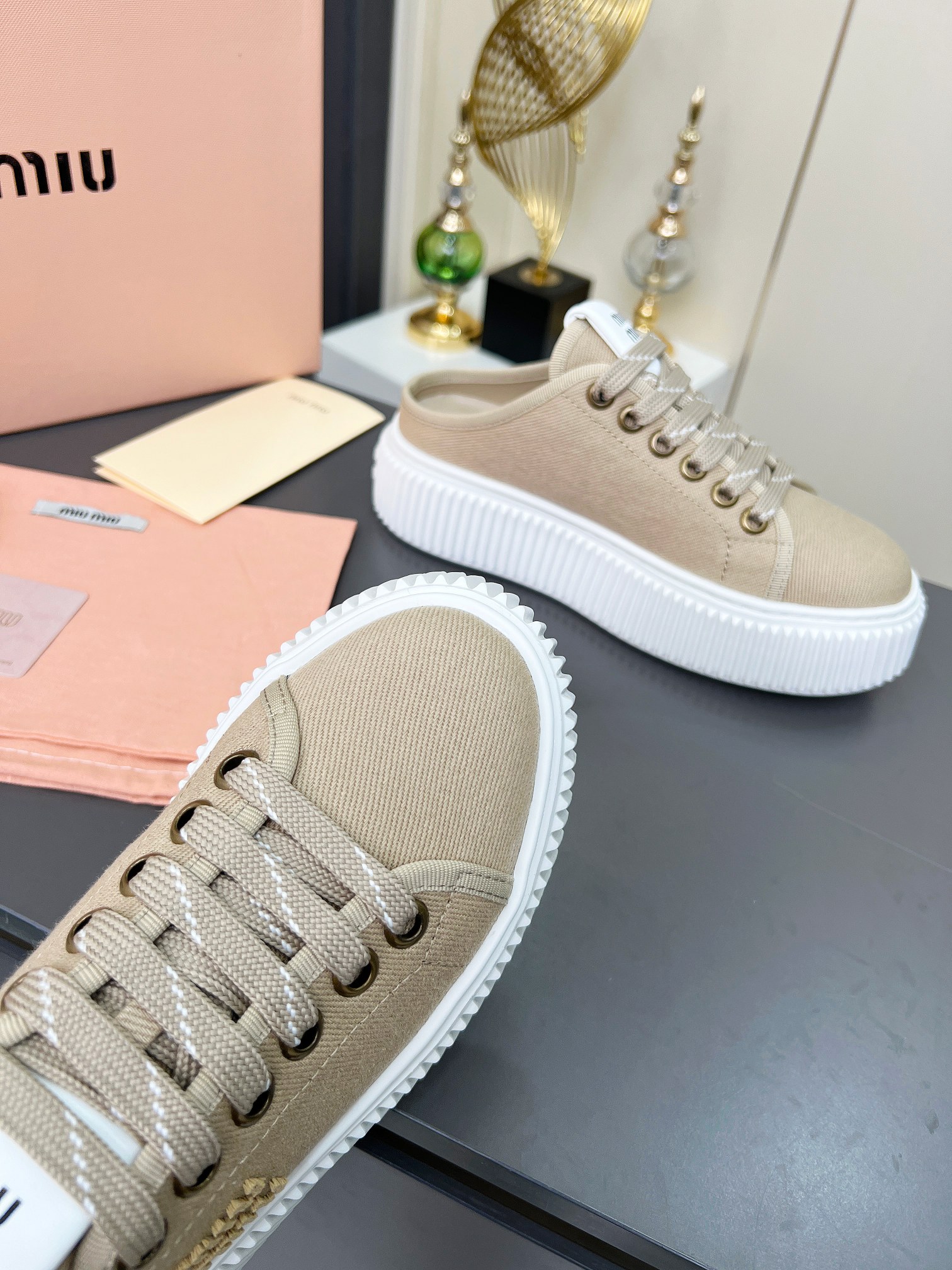 2025春夏時尚新品，厚底輕便增高小白鞋