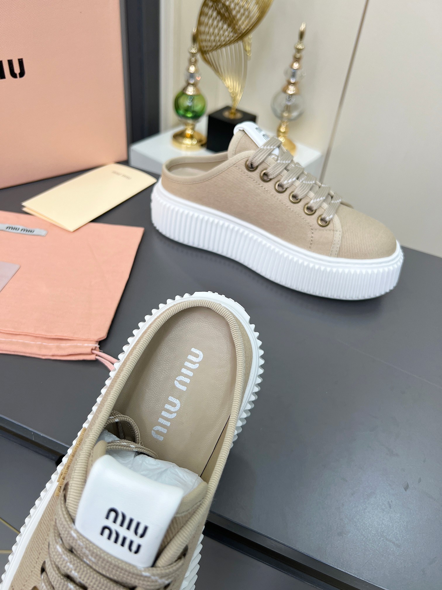 2025春夏時尚新品，厚底輕便增高小白鞋