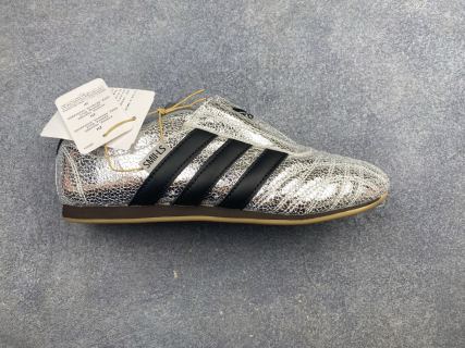 Adidas  阿迪包裏性運動舒適防滑耐磨低幫訓練鞋
