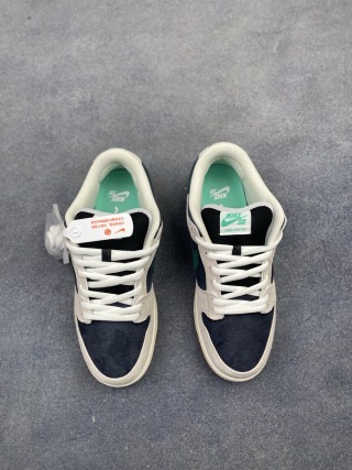 NIKE SB DUNK LOW PRO