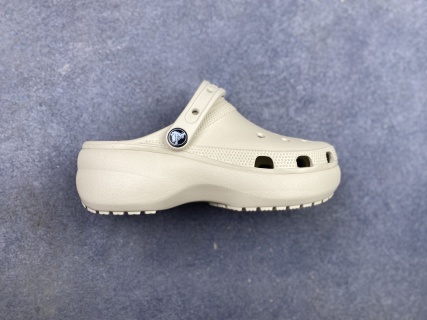 雲朵【卡駱馳】Crocs 卡洛馳 洞洞鞋